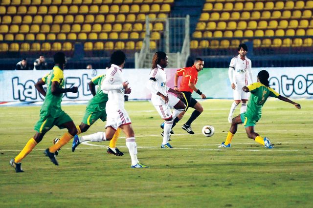 "موندومو في أحد مشاركاته مع الزمالك\t البيان"