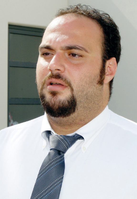 "محمد نزار: موظف يرافق المواطن المستحق إلى المسكن الخاص به ويشرح له طريقة توصيل الكهرباء والماء"
