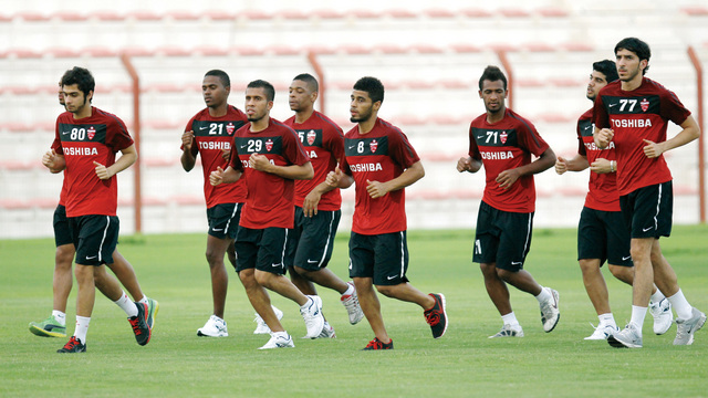 "جانب من تدريبات الأهلي \tالبيان"