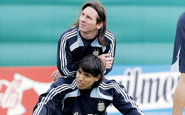 "اغويرو و ميسى بشعار التانغو\tارشيفيه"