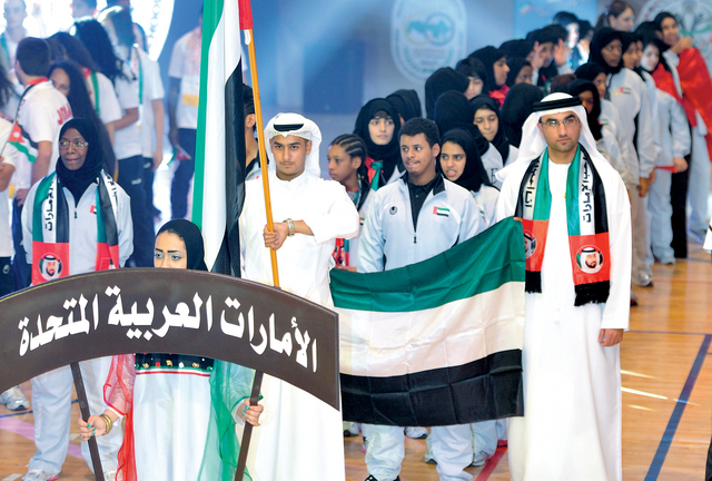"علم الإمارات في طابور عرض الدول المشاركة في الدورة تصويرـ أشرف العمرة"