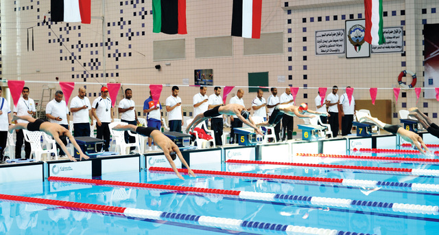 "جانب من منافسات السباحة في دورة الألعاب المدرسية"