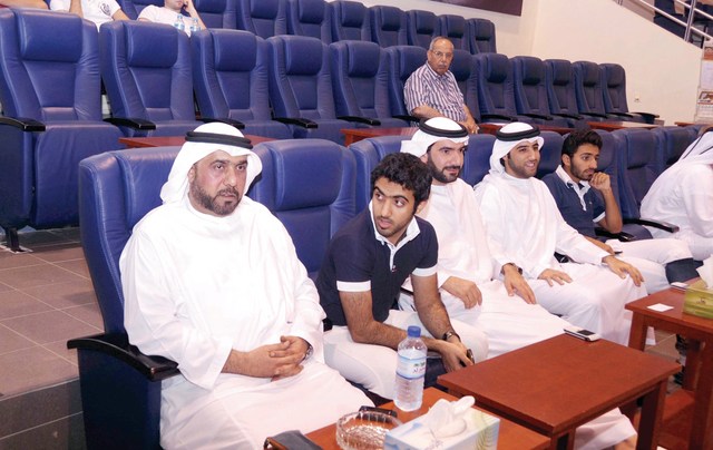 "عبد الله بن ماجد خلال متابعاته لسباقات سابقة\t (من المصدر)"