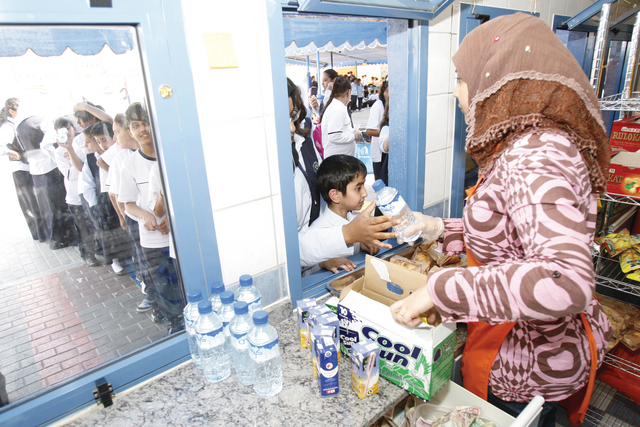 "دعوات مستمرة لتأمين الأغذية الصحية في المقاصف المدرسية\t\tارشيفية"
