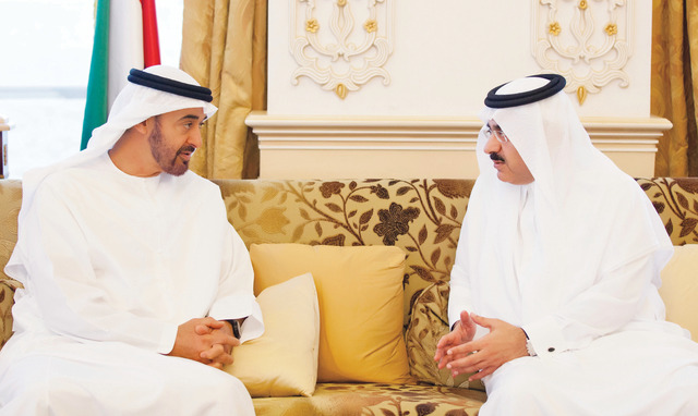 "محمد بن زايد لدى استقباله د.مساعد بن محمد العبيان"