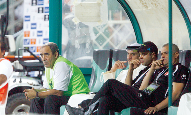 "لطفي البنزرتي مهموم بمصير فريقه"