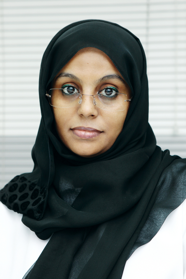 "منى السويدي"
