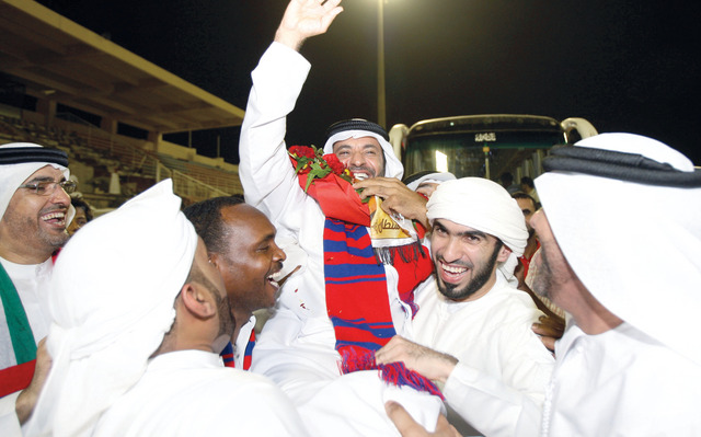 "الطلياني على الأعناق بعد الإنجاز"