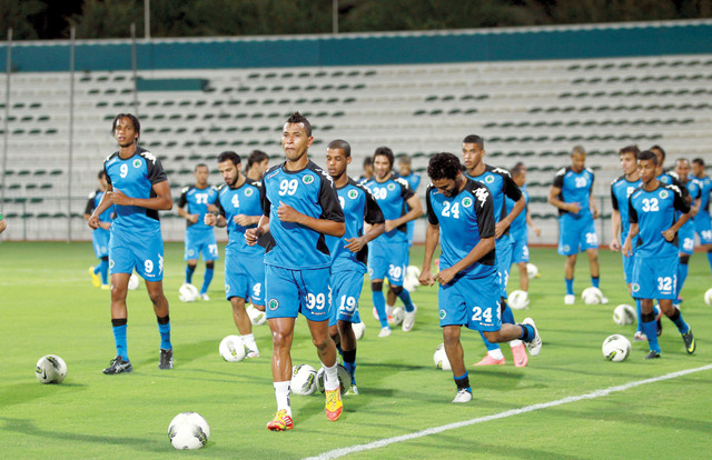 "الشباب يستهل موسمه بلقاء صعب أمام الأهلي\t أرشيفية)"
