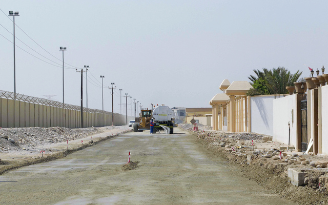 "العمل يجري على قدم وساق في شق وتعبيد الطرقات الداخلية \t\t\t\t\t\t\t وام"