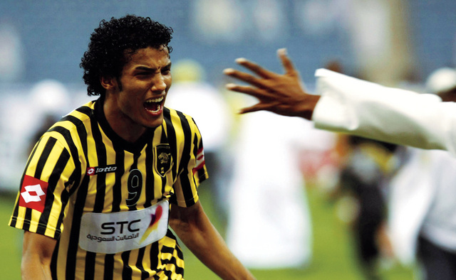 "نايف هزازي في طريقه ليصبح أغلى لاعب سعودي \t أرشيفية"