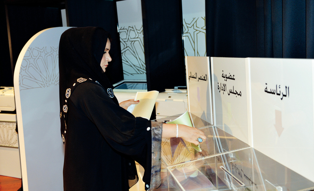"جانب من انتخابات اتحاد الامارات للشطرنج\tمن المصدر"