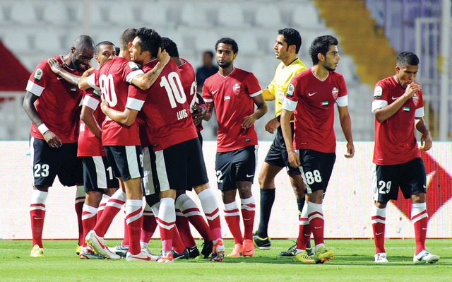 "الأهلي ضرب بقوة فهزم العين بنتيجة قياسية     \t    تصوير: ناصر بابو"
