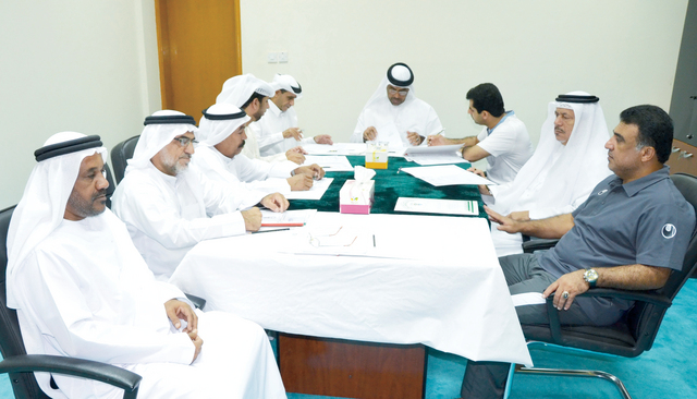 "جانب من اجتماع مجلس إدارة دبا الحصن \tمن المصدر"