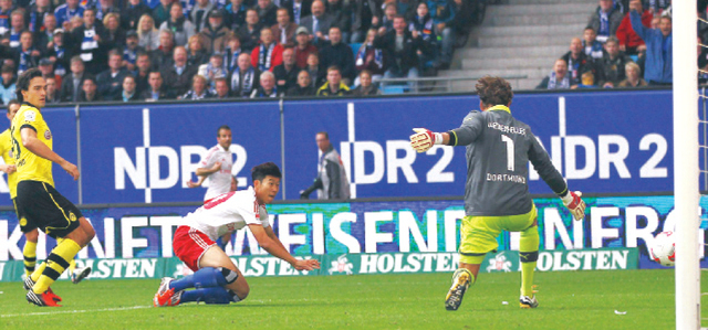 "من لقاء دورتموند وهامبورغ في الدوري الألماني\tا ف ب"