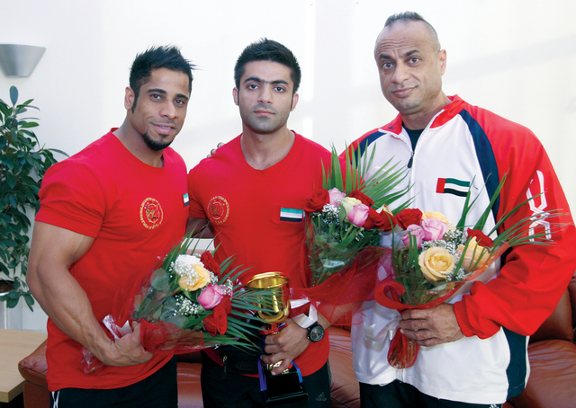 "أصحاب الإنجاز مع الورود"