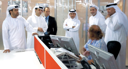 "وفد الشرق القطرية في جولة بأحد اقسام الجريدة"