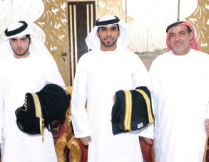 "والد العريس علي مع العريسين سعيد وعلي"