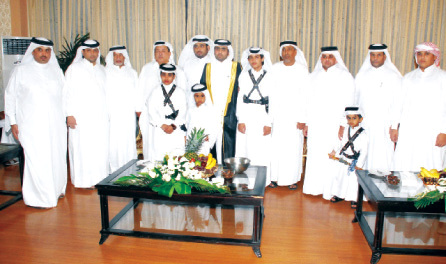 "فضل الجابري واحمد محمد الجابري وعدد من الضيوف بمشاركة العريس"