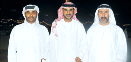 "سلطان الكعبي وسليمان الكعبي ووالد العريس"