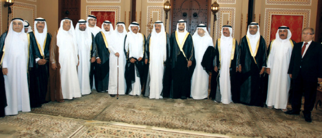 "عصمت عكيد وعلي الشعفار وأحمد الطاير وحشر المكتوم وحبيب الصايغ والعريس وحمدان بن راشد ووالد العريس وعلي الصايغ وشهاب آل رحمه وحمدان آل رحمه وزياد كلداري ومحمد العامري وعبد الله المزروعي وخليل الصايغ"