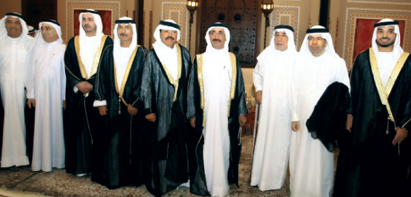 "العريس ووالد العروس وعلي الصايغ وحشر المكتوم ووالد العريس وعبد الله المزروعي وعبد الله محمد الملا وخليل الصايغ ومحمد العامري"