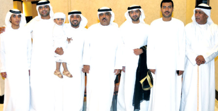 "العريس ووالده ووالد العروس وشقيقها وراشد محمد الشامسي ونجله محمد وعبدالرحمن الشامسي"