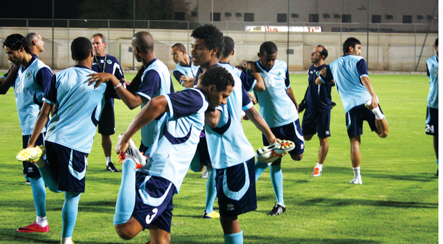 "جانب من تدريبات الشباب البيان"