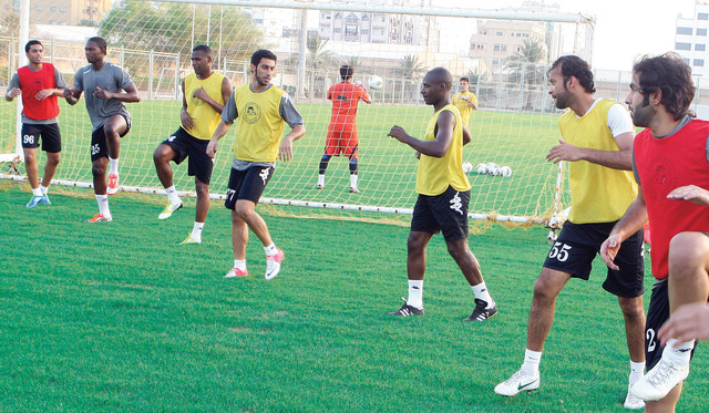 "جانب من تدريبات الظفرة استعداداً لمباراة اليوم من المصدر"