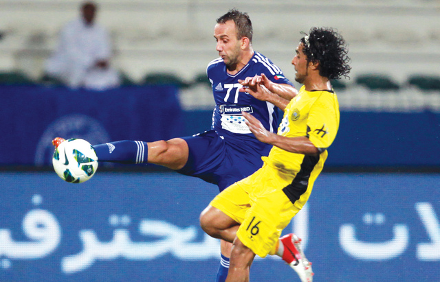 "النصر والوصل اكتفيا بالتعادل في الديربي \tتصوير- سالم خميس"