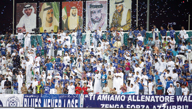"جانب من الحضور الجماهيري الكبير في ديربي النصر والوصل \tتصوير: عاطف الغمري"