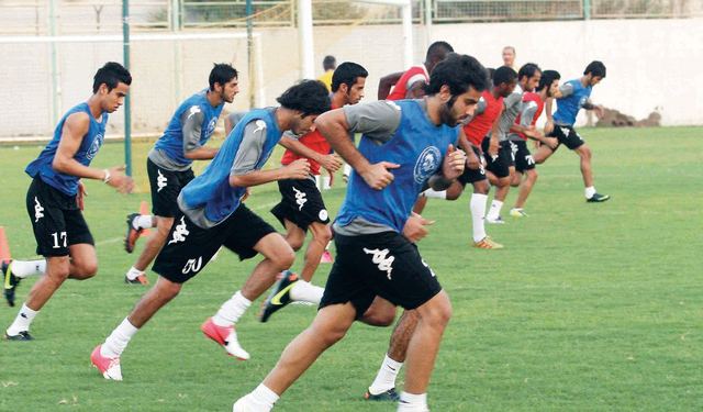 "من استعدادات الظفرة للقاء العين \t تصوير ــ مجدي اسكندر"