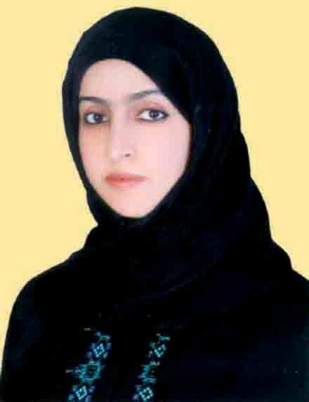 "خلود القاسمي :  ندرس التحول  الى الكتاب الالكتروني وإلغاء «الورقي»"