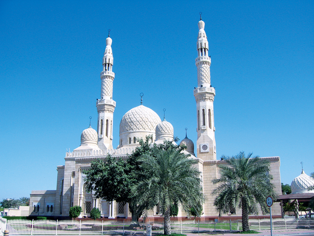 "مسجد الجميرة في دبي"