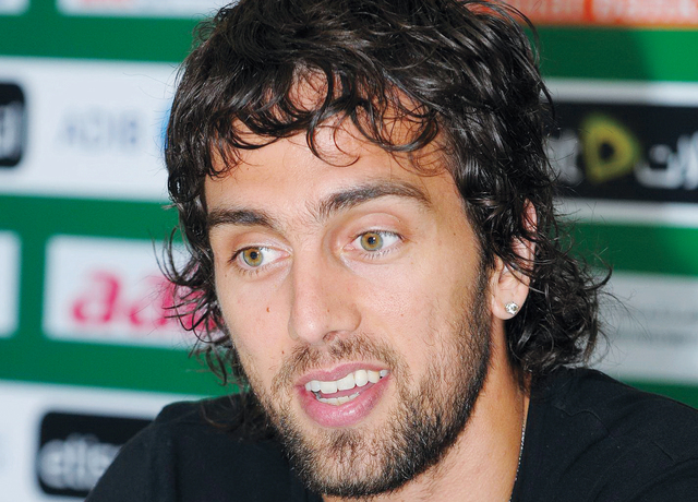 "دلغادو لاعب الجزيرة"