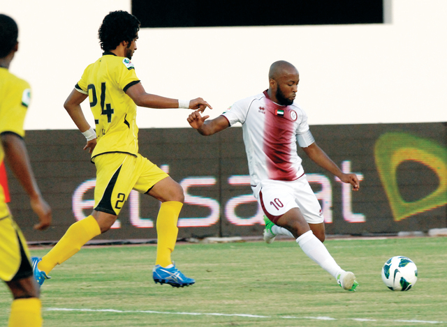 "مطر تألق وقاد العنابي لفوز كبير على كلباء تصوير / محمد منور"
