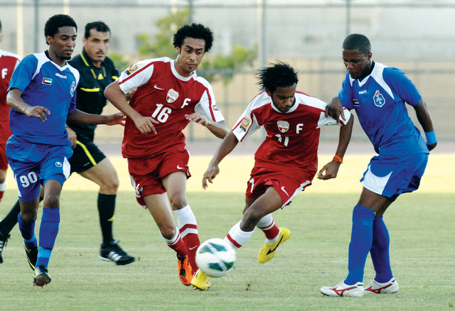 "الفجيرة يفشل في امتحان العربي ويسقط على ملعبه تصوير- محمد منور"