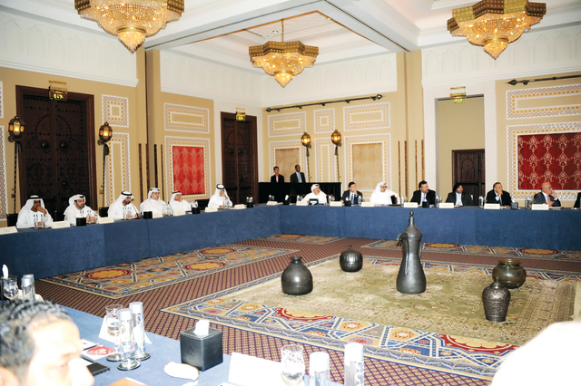 "خلال الاجتماع الدوري الذي عقدته الدائرة في مدينة جميرا من المصدر"