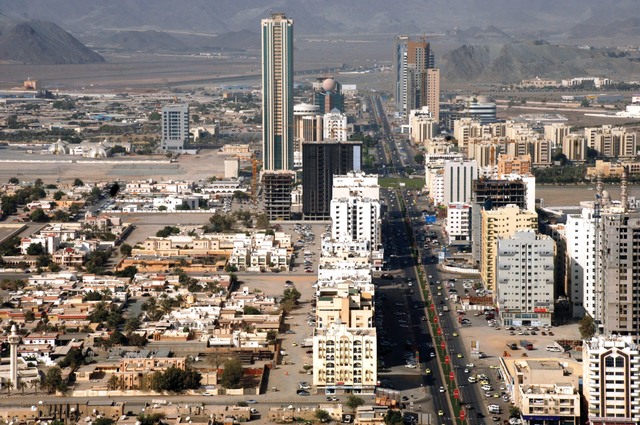 "بنايات الفجيرة تصوير ــ محمد منور"