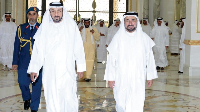 "خليفة لدى استقباله سلطان القاسمي"