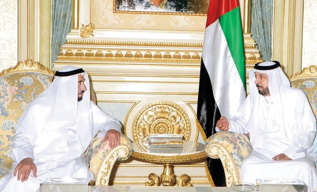 "رئيس الدولة خلال لقائه حاكم الشارقة"