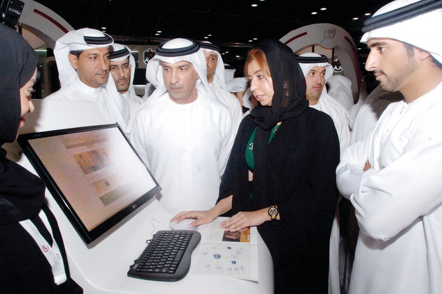 "ويتفقد خدمات هيئة تنمية المجتمع الالكترونية"