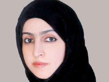 "خلود القاسمي: الاعتماد على تعليم الحروف بالطريقة الجزئية والانتقال منها إلى قراءة الجمل وكتابتها"