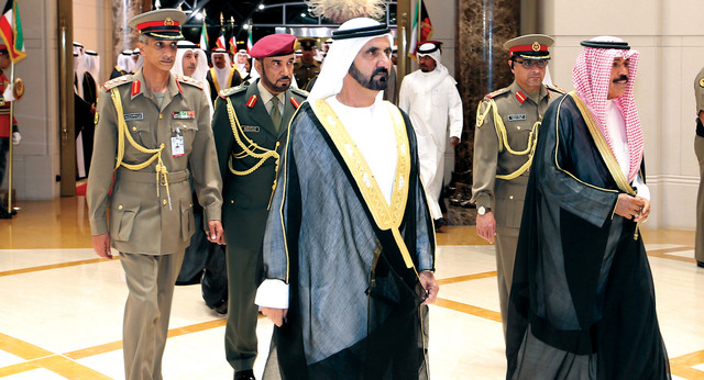 "محمد بن راشد لدى وصوله الكويت وفي استقباله نواف الأحمد."