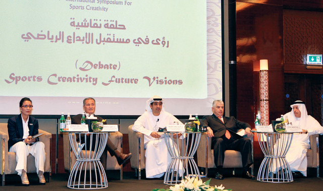 "المحاضرون في الجلسة الأولى يتوسطهم د. أحمد سعد"