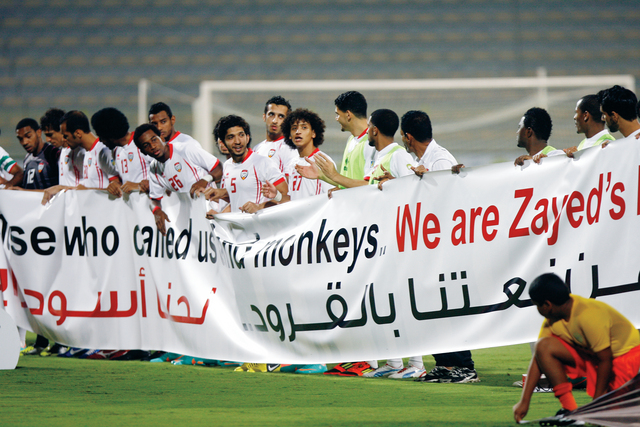 "نجوم المنتخب يردون على خطيئة الاتحاد الآسيوي في حق كرة الإمارات\tتصوير - مصطفى الأميري"