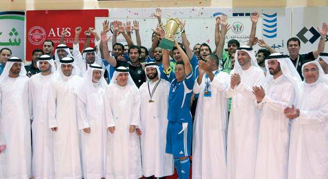 "ابراهيم عبدالملك والقيادات الرياضية يكرمون النصر بطل كأس الاتحاد للصالات\t تصوير يونس يونس"