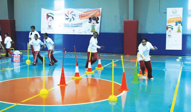 "سباق في الجري بين الطالبات أحد أنشطة المشروع \t\t\tمن المصدر"