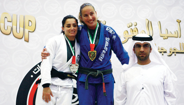 "البطلات على منصة التتويج"