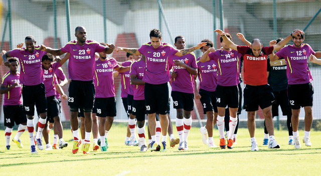 "من مران الأهلي استعداداً للشباب   \t\t\t من المصدر"